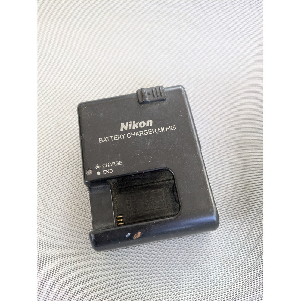Nikon MH-25 Battery Charger for EN-EL15 Li-ion Batteries Black OEM